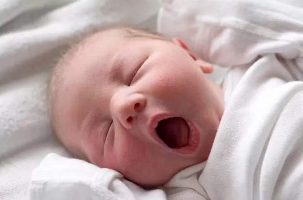 شب‌بیداری در نوزادان و آنچه باید بدانیم