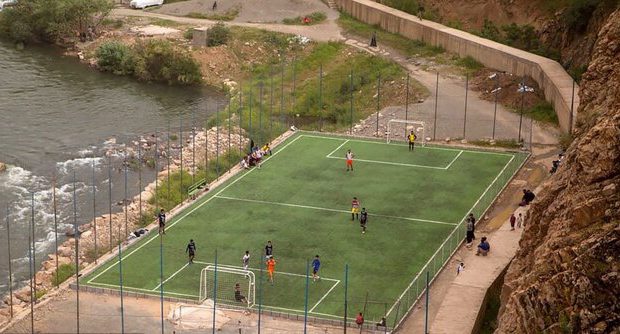 رویایی‌ترین زمین فوتبال ایران را در کوردستان ببینید